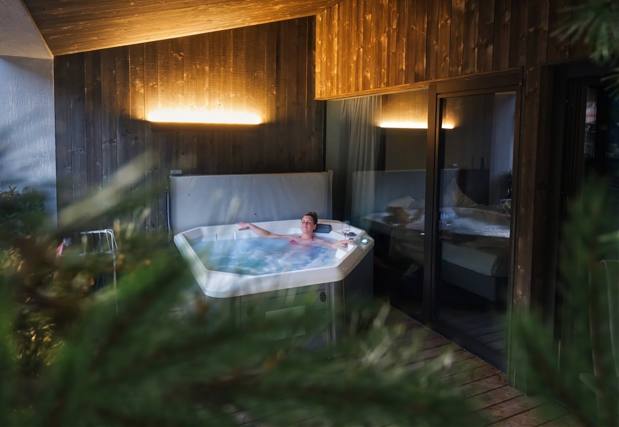 aquila dolomites penthouse hot tub