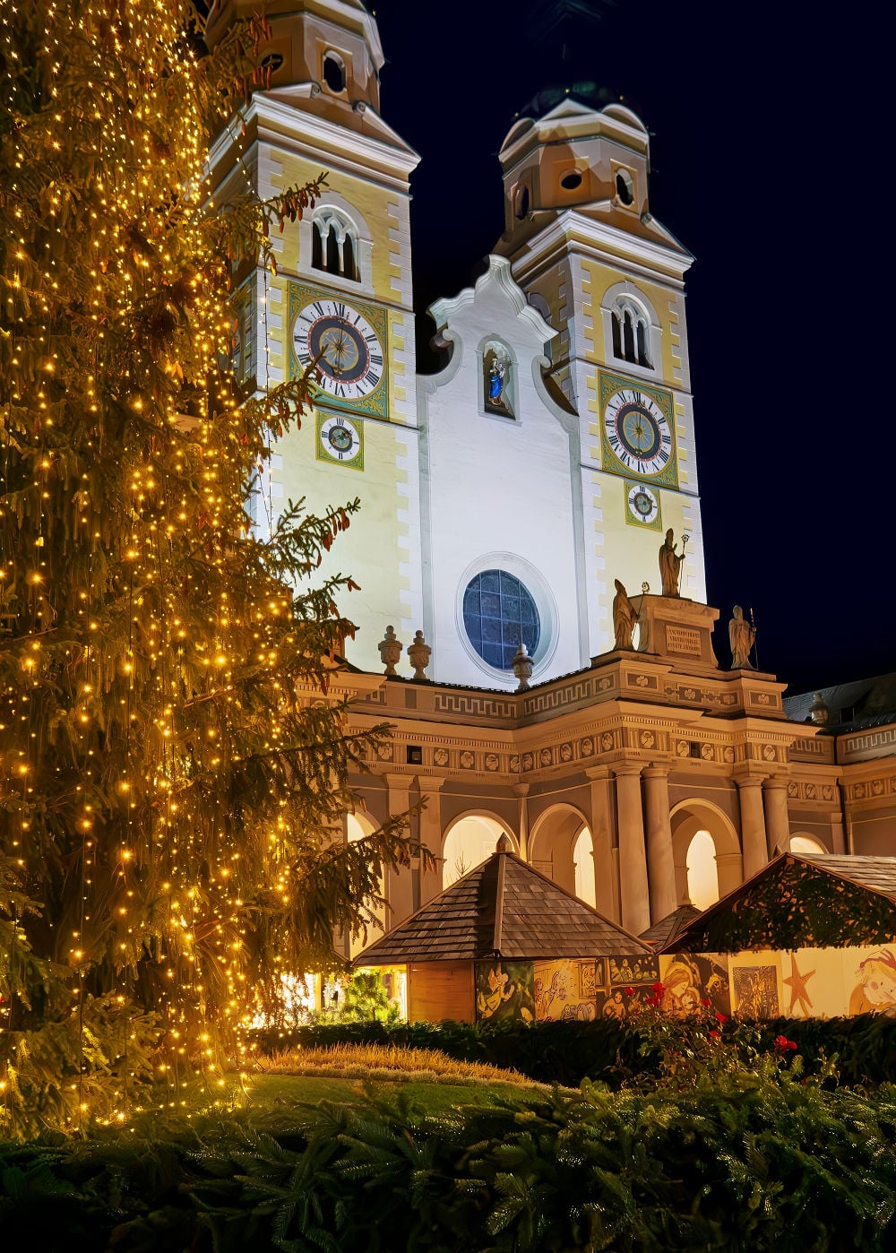 bressanone christmas market tree cathedral