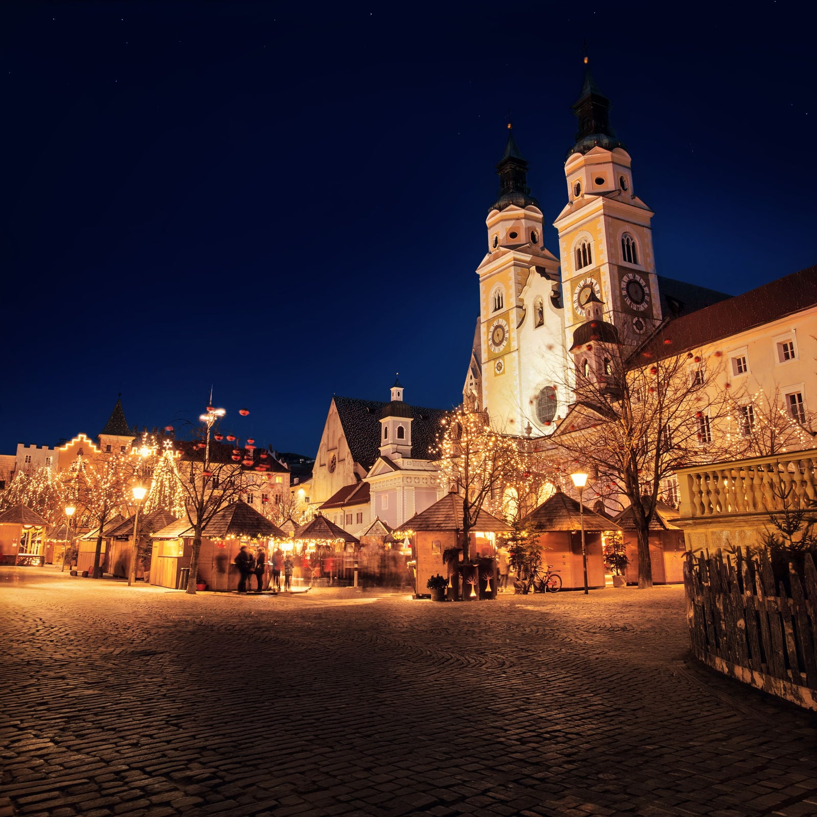 brixen christmas market cathedral sqaure