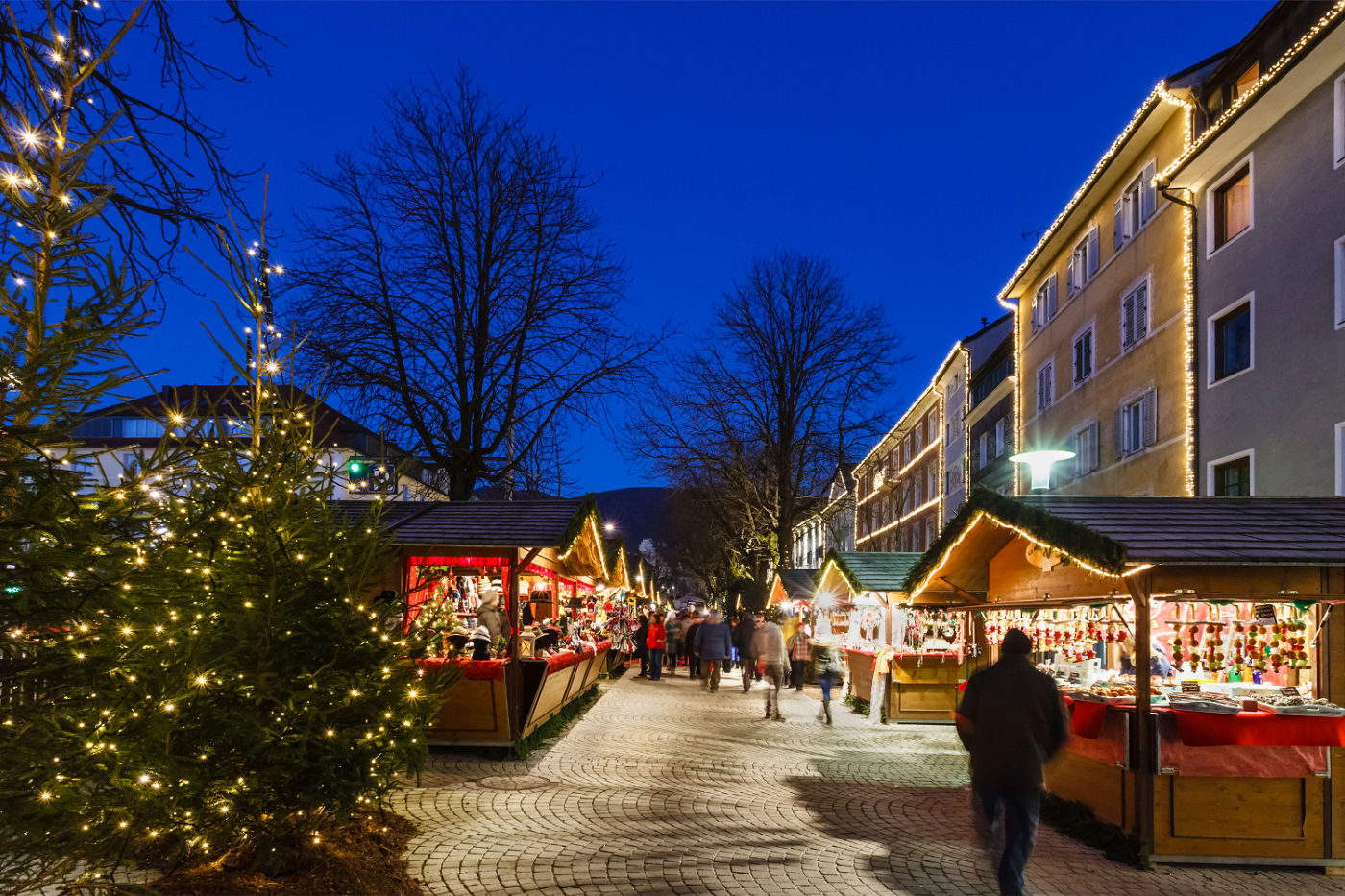 The Alps Alight: Explore the Christmas Markets of South Tyrol & the Dolomites 31 bruneck brunico christmas market stalls
