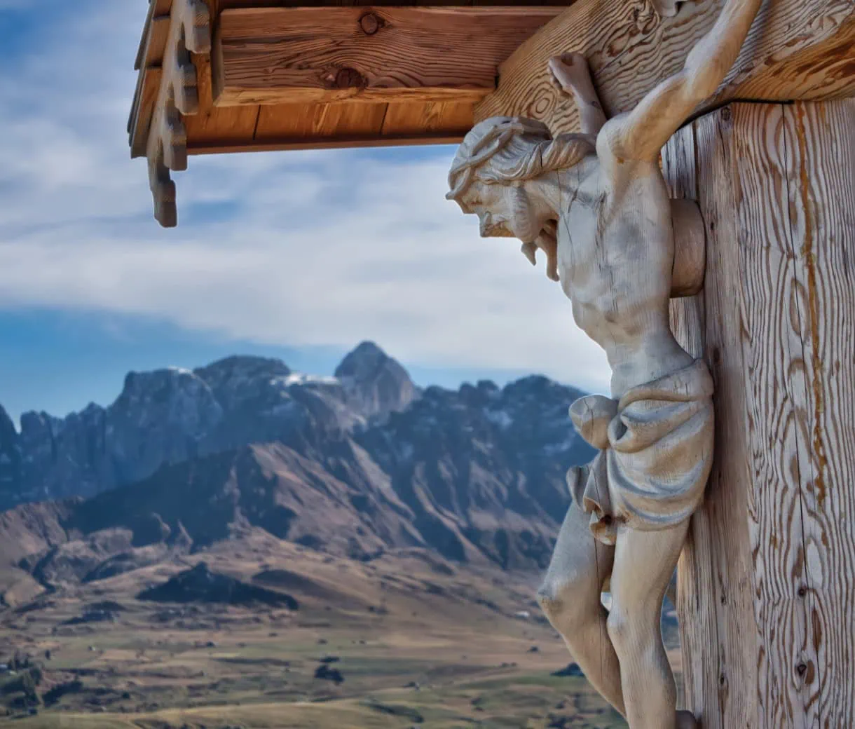 Wander Bullaccia: A Spellbinding Hike to the Hexenbänke in the Dolomites 17 fillner kreuz
