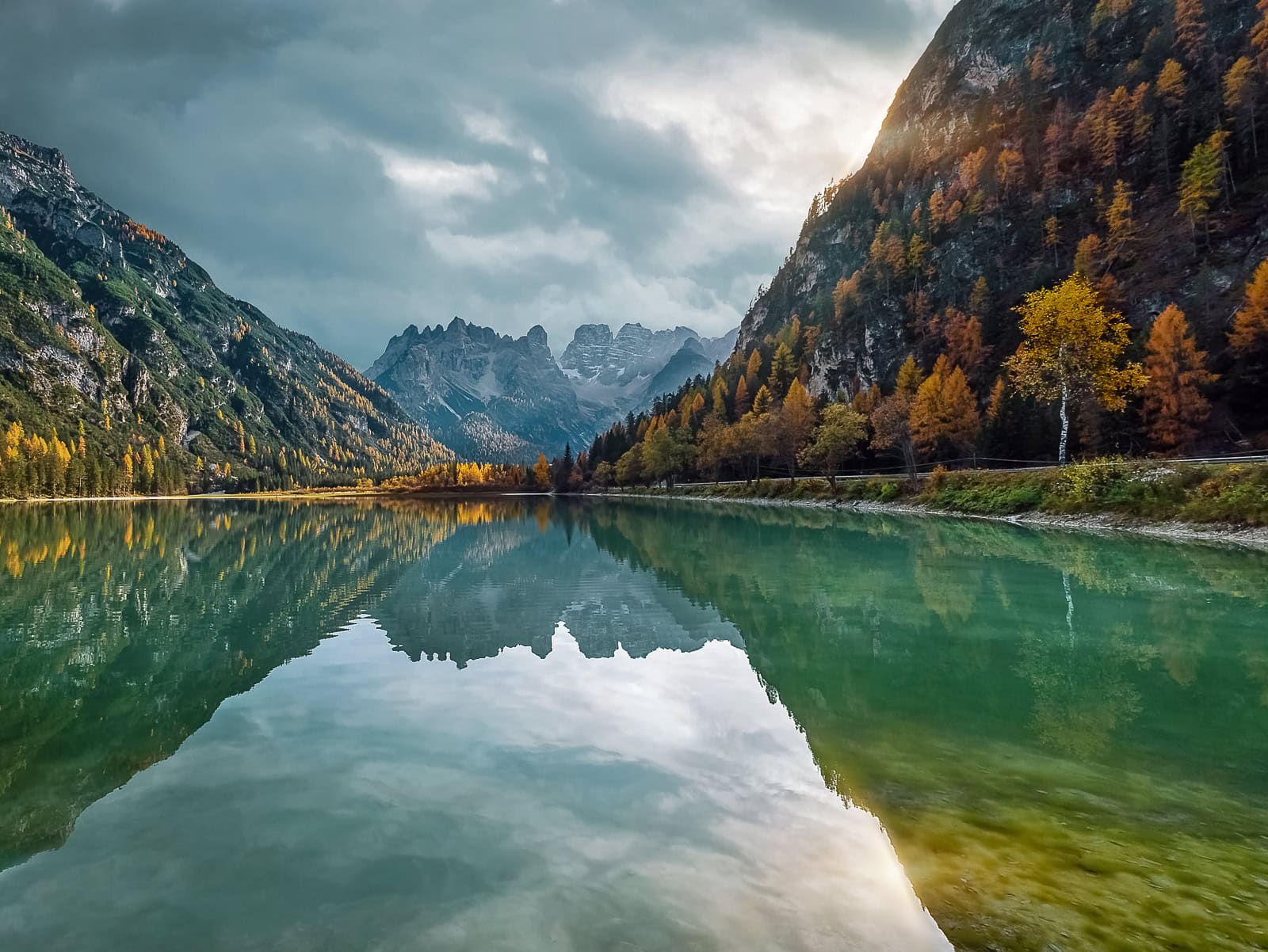 Visiting Lago di Landro: Discover Dürrensee in the Dolomites 3 Lago di Landro | Dürrensee reflecting the Cristallo Group