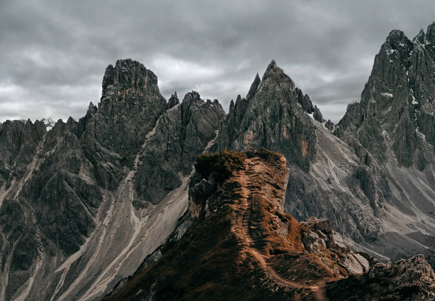 A view of the strip of land leading to the Cadini di Misruina viewpoint.