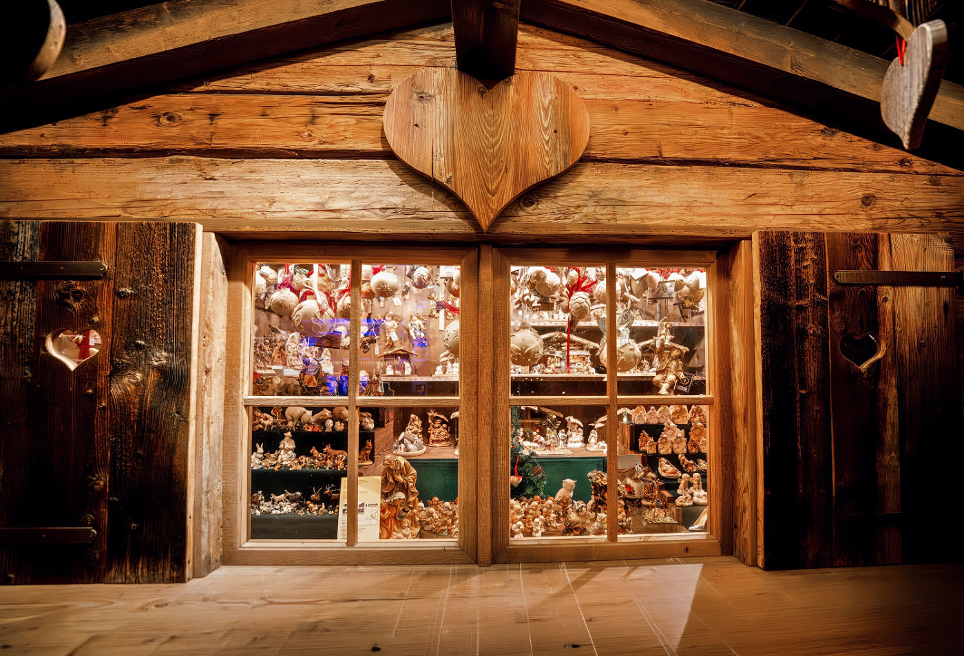 The Alps Alight: Explore the Christmas Markets of South Tyrol & the Dolomites 41 ortisei christmas market stall