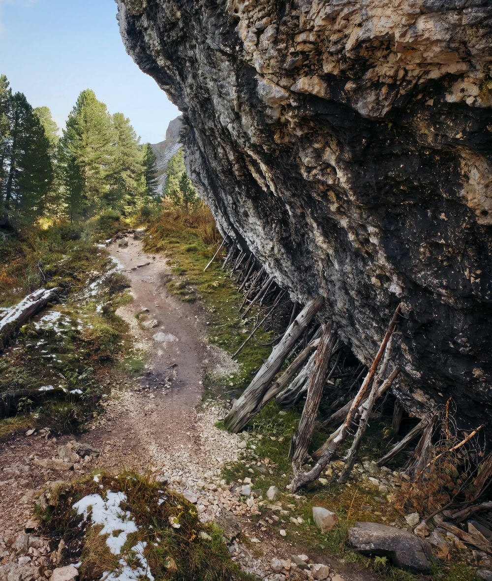 peitlerkofel hexenschlucht boulder branches