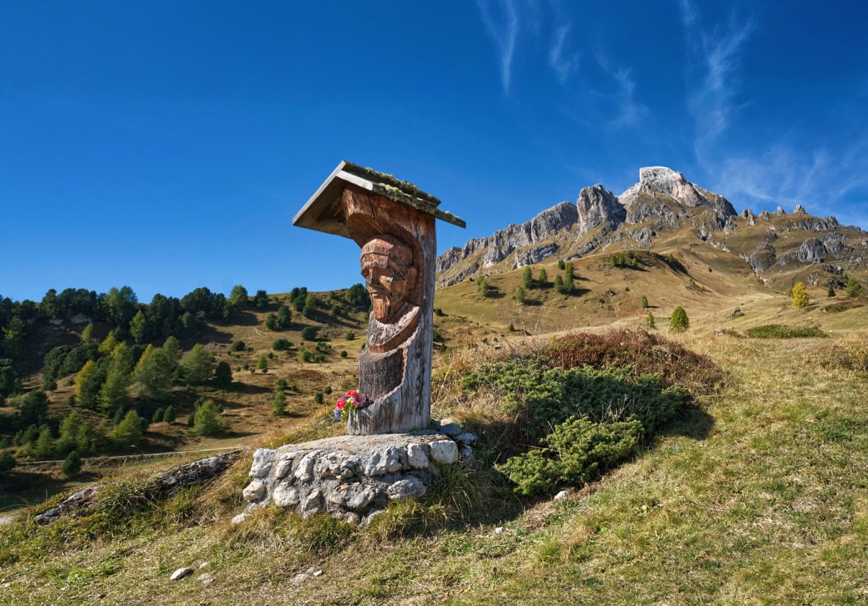 peitlerkofel sass de putia wood carving