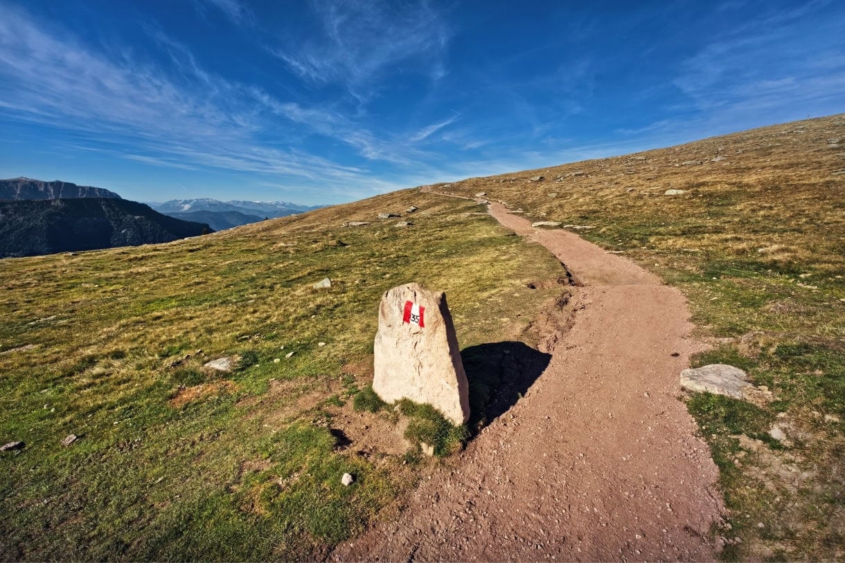 resciesa trail marker stone