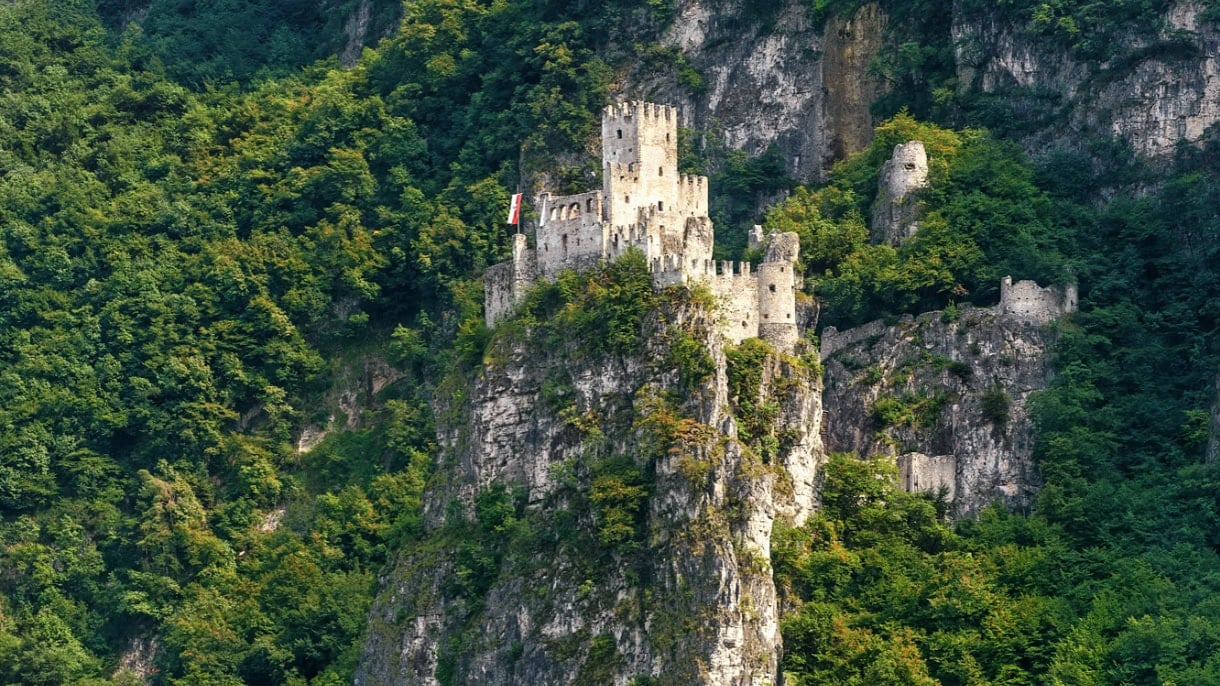 schloss haderburg salurn wine road