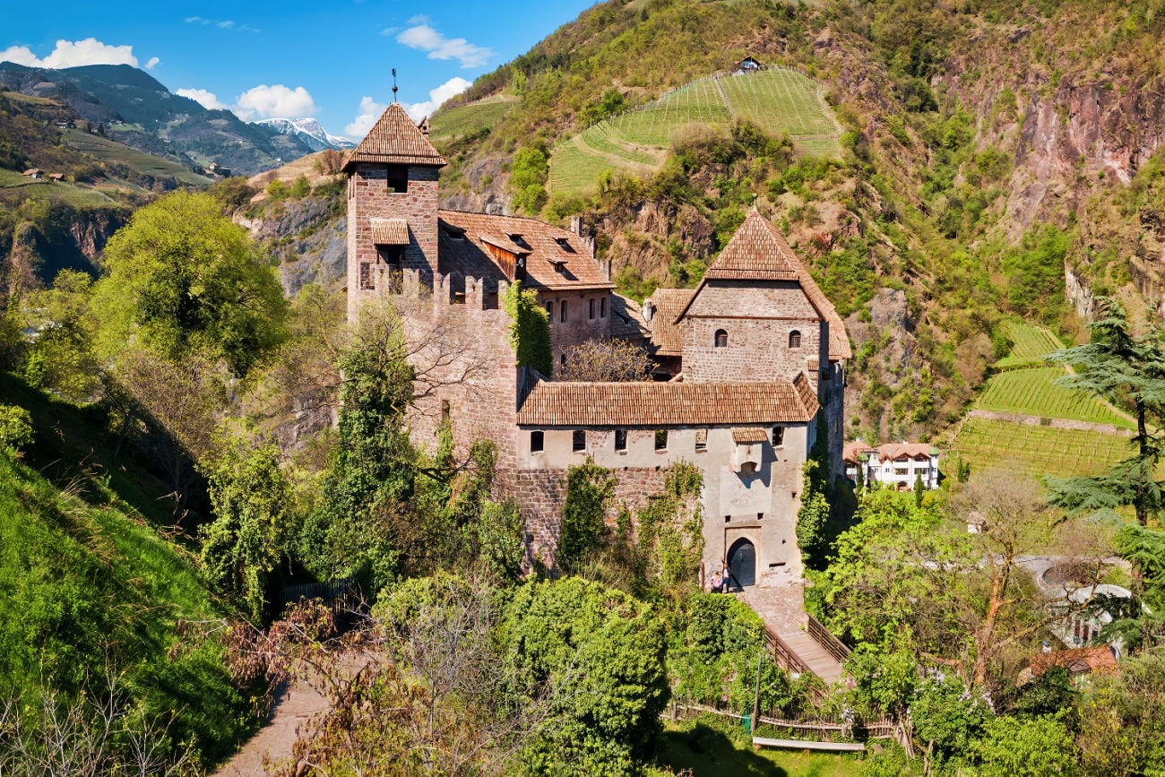 schloss runkelstein wine distillery tour