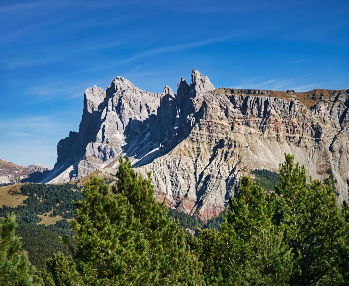 seceda cliff wall resciesa hike
