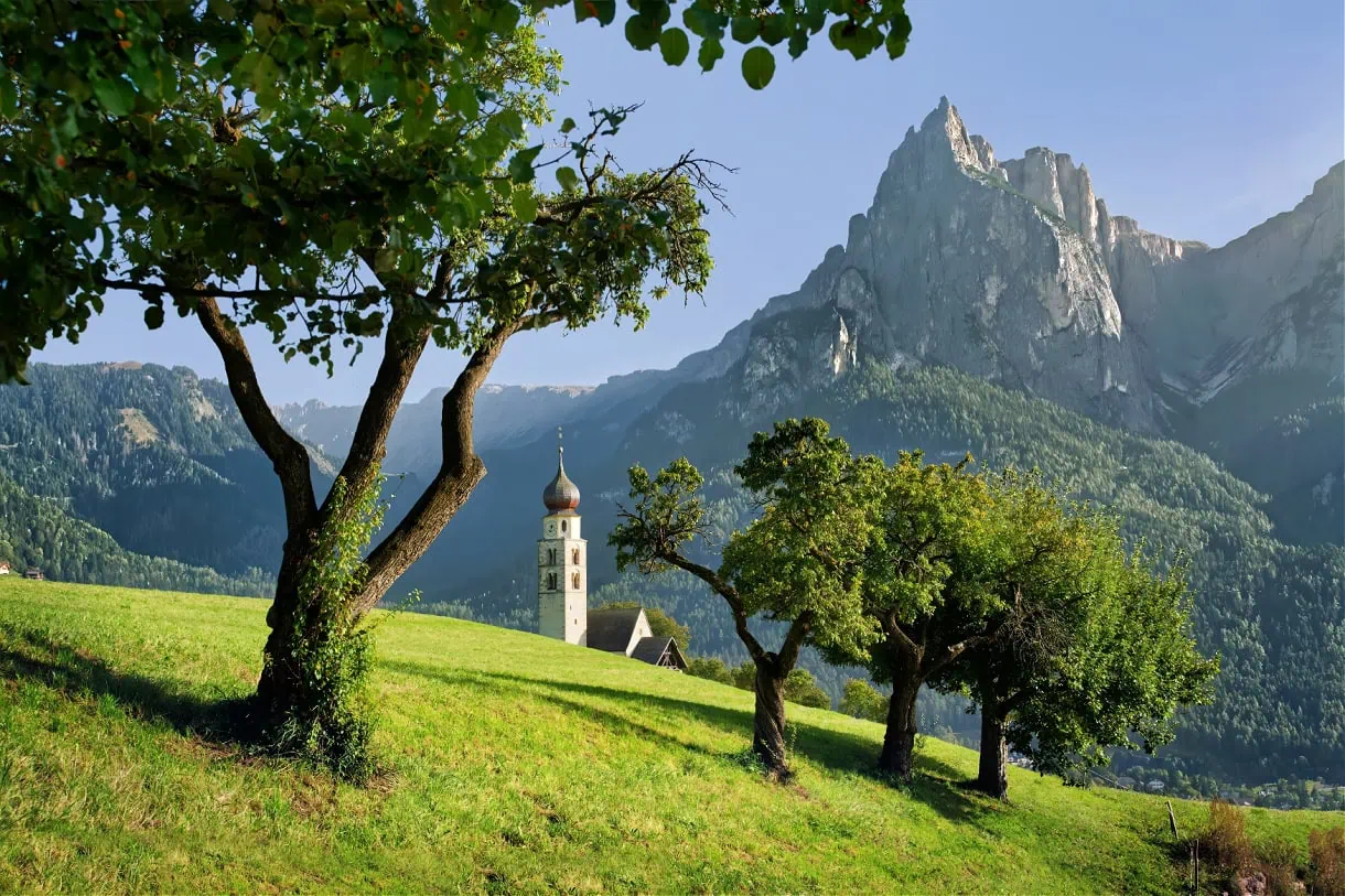 st valentin chapel seis am schlern dolomites